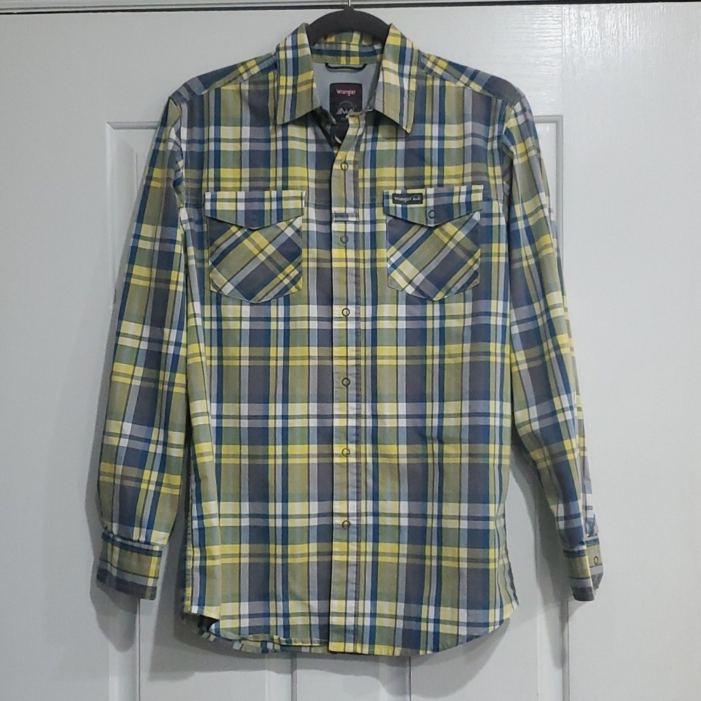NEW Wrangler Outdoor shirt with snaps regular fit Size Small